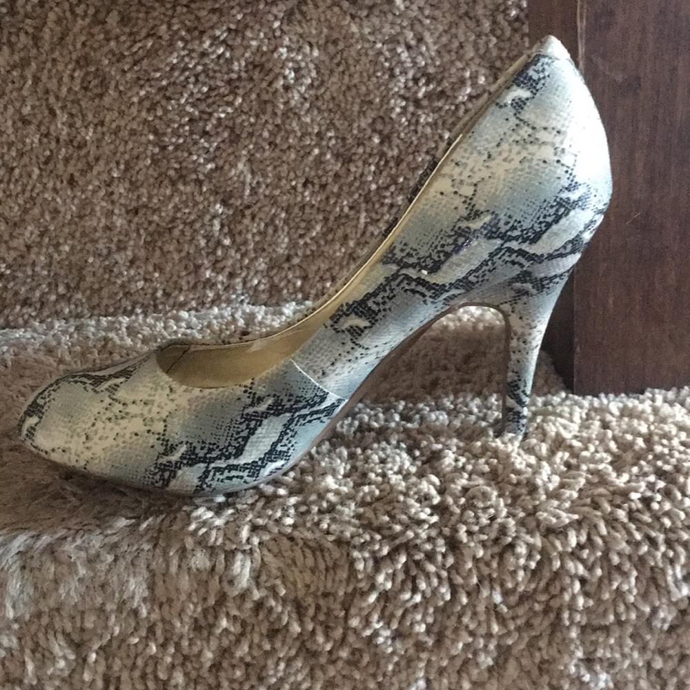 Heels - Picture 3 of 6